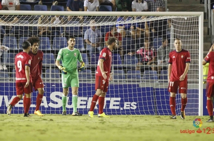 Sergio Herrera salvó un punto de penalti para Osasuna en Tenerife