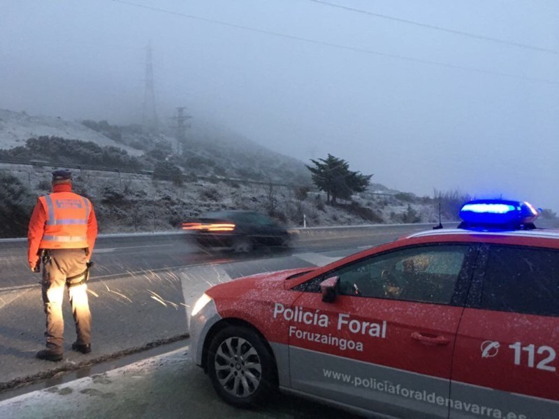 Colisión en cadena en Cordovilla y cierre de la A-15 entre Leitza y Mugiro, incidencias más destacadas por el temporal