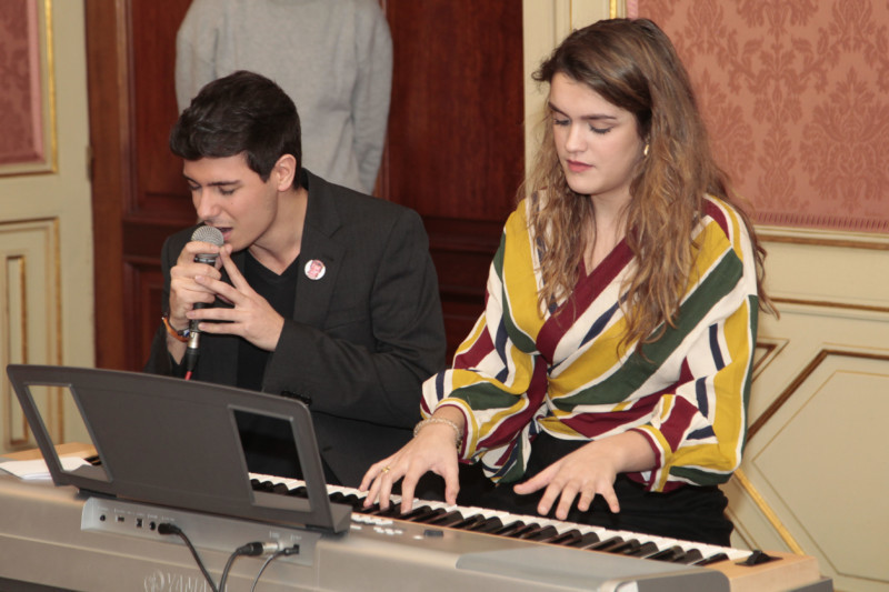 Así ha interpretado Alfred junto con Amaia su versión de \'City of Stars\' en Pamplona