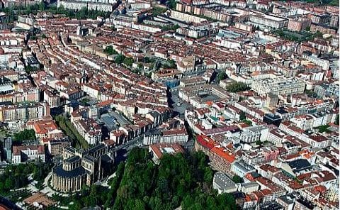 Detenido por agredir con una botella de cristal rota a un ertzaina en  Gasteiz
